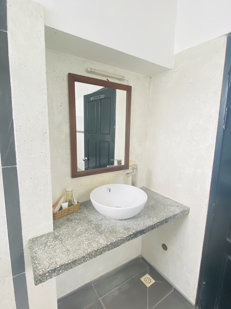 Saravoan Hotel Kep 34/65