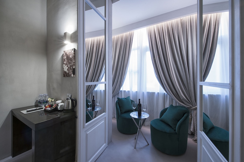 Terrace Pantheon Relais 44/71