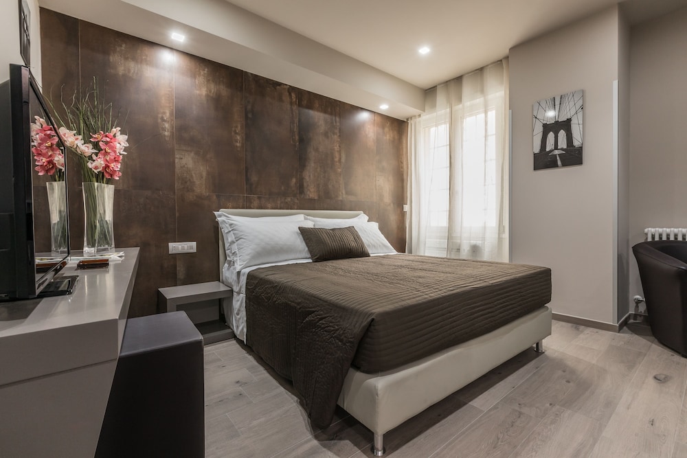 Astoria Deluxe Rooms 8/17