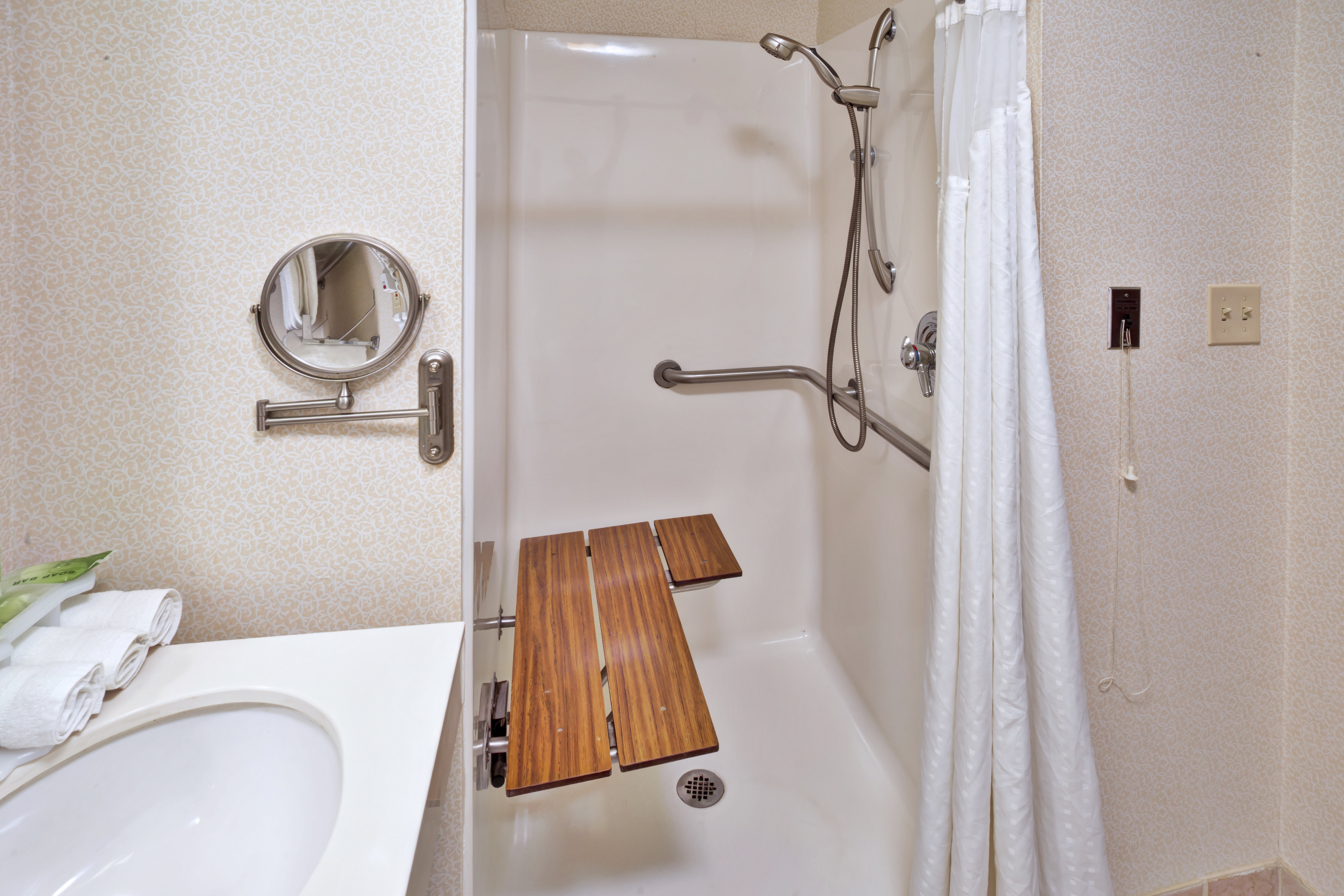 Holiday Inn Express Breaux Bridge-Henderson 72/72