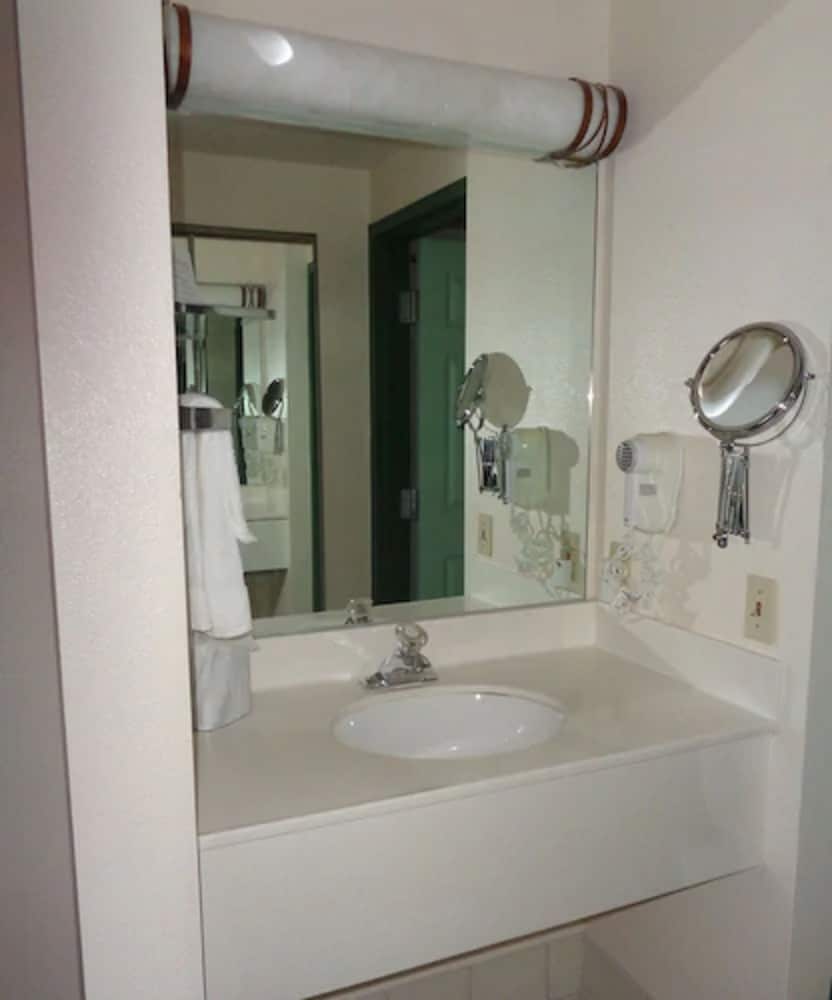 Allure Suites of Fort Myers 27/27