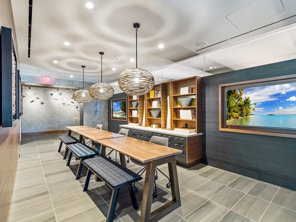 Global Luxury Suites at Reston Town Center 8/75