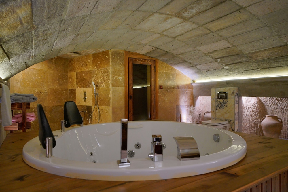View Cave Hotel 25/50