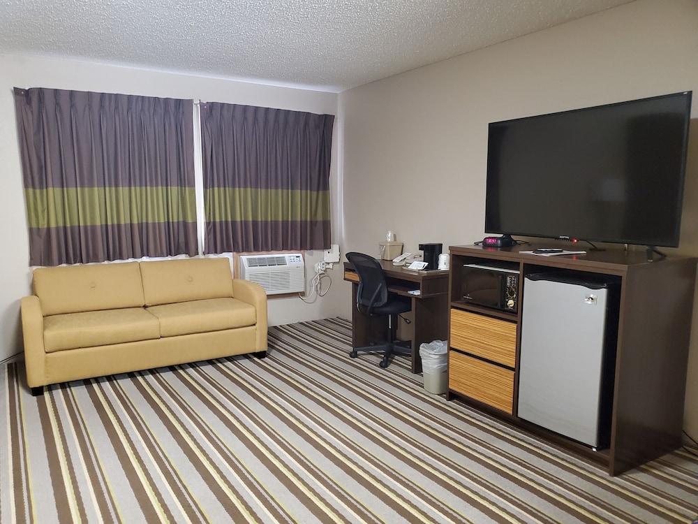 Super 8 By Wyndham Blue Earth 18/34