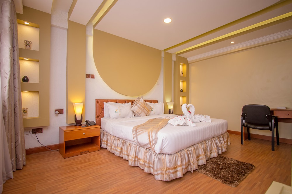 Hillcourt Resort Spa 18/76