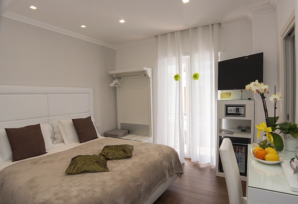 SUPERIOR, DOUBLE OR TWIN BED, CITY VIEW, BALCONY