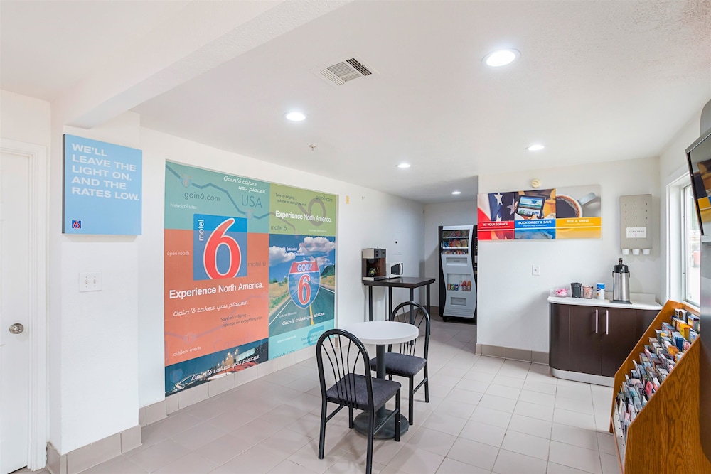 Motel6 Grand Prairie, TX - Near Six Flags Drive 28/44