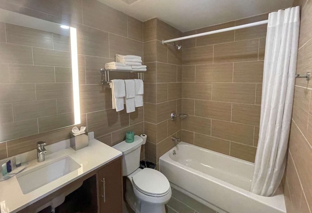MainStay Suites Bronx - Belmont 54/61