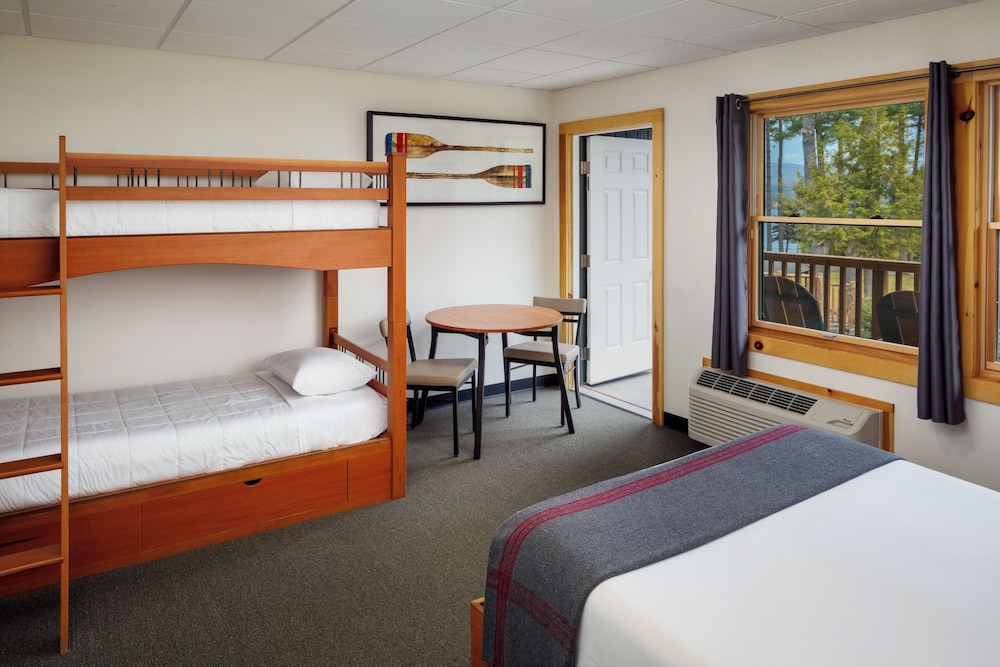 West, Lodge, Twin Beds, Bunk Bed, Queen Bed, Lake View