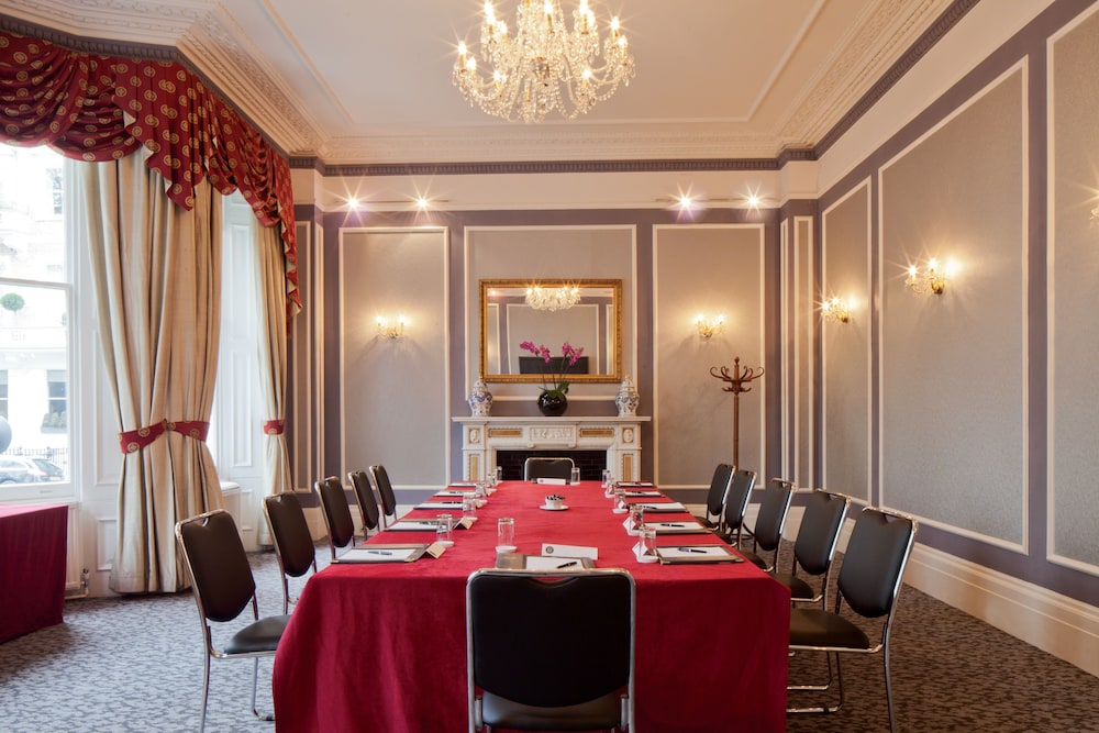 Strathmore Hotel - Gem Hotel 34/39