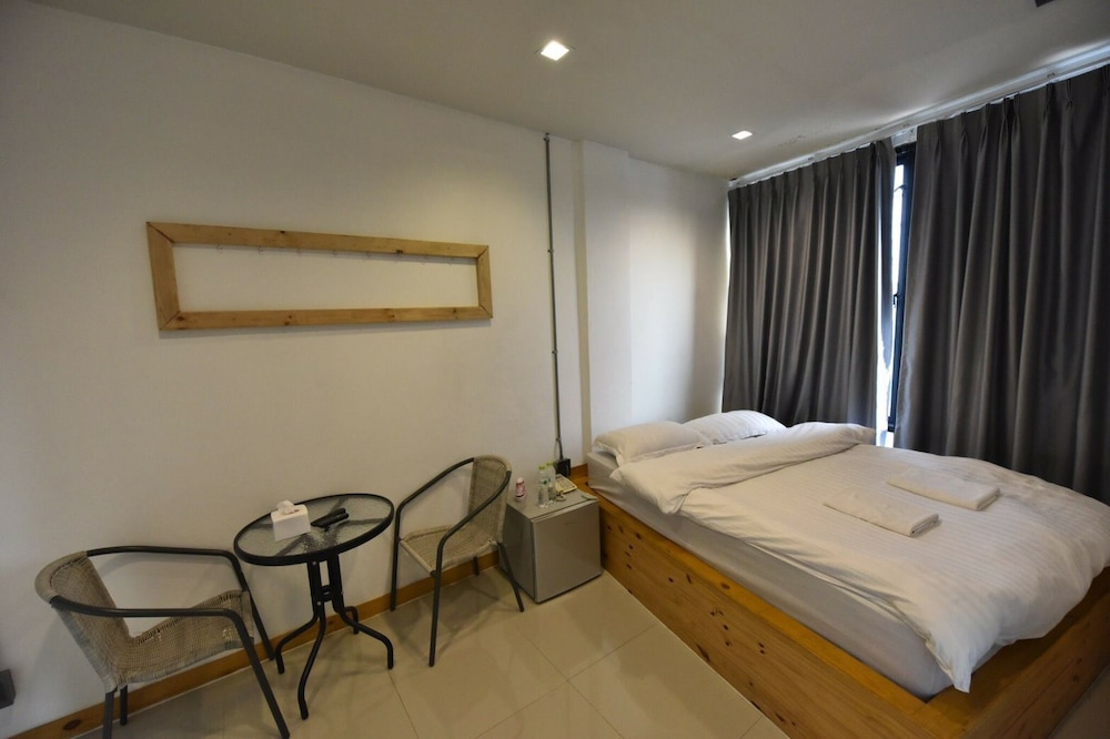 DELUXE, TWIN BEDS