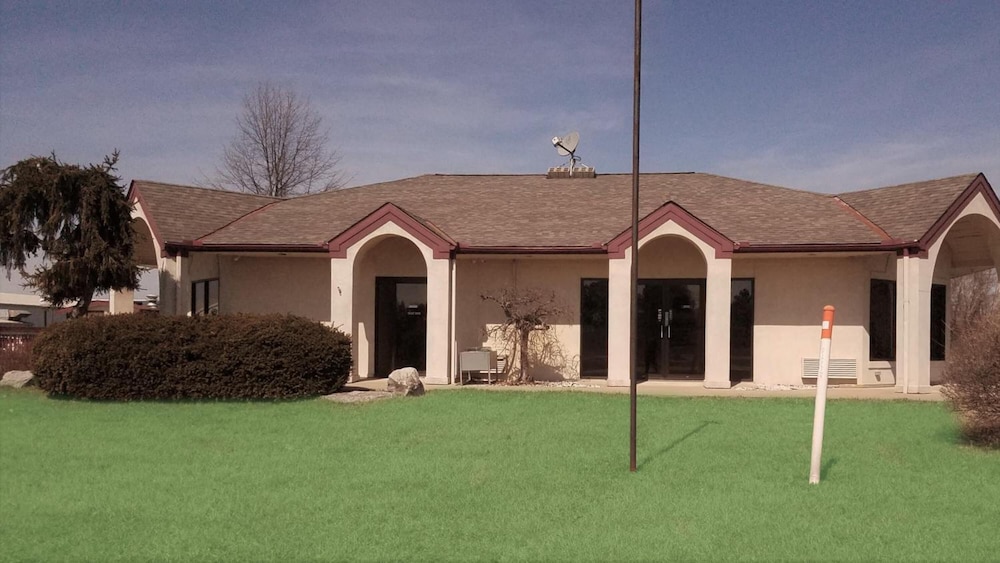 Days Inn Port Clinton image