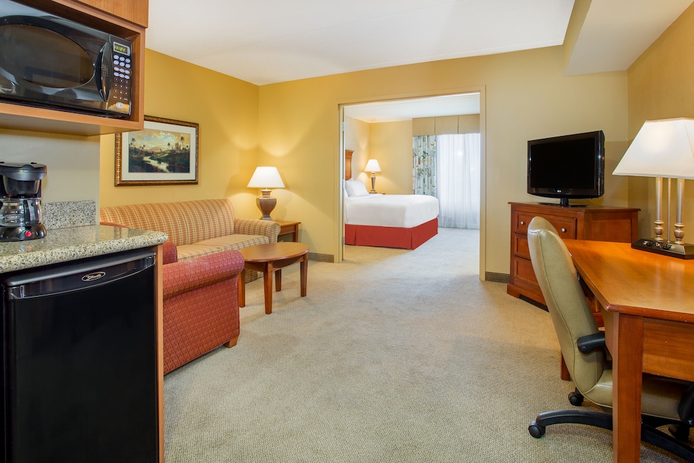 Holiday Inn Express Hotel Suites Bloomington 34/49