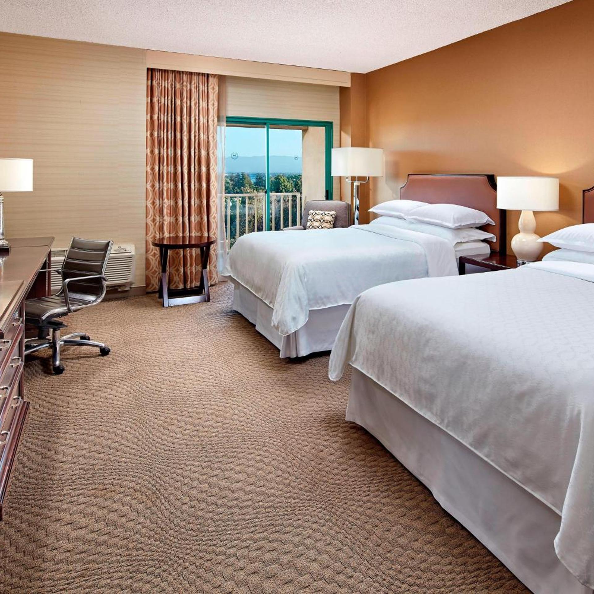 Guest Room, 2 Queen Beds, Balcony, Club Floor, High Floor
