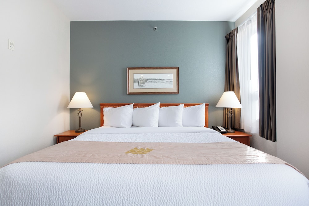 Deluxe, Family, Suite, King Bed, Living Area, Xl