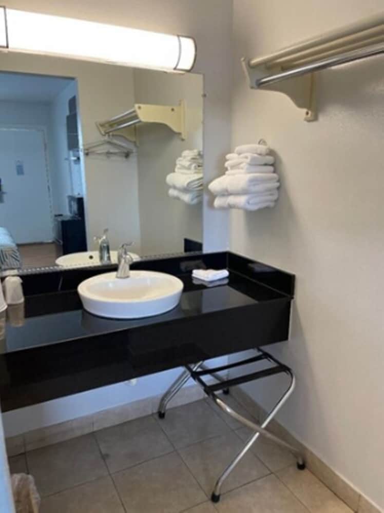 غرفة قياسية بسرير مزدوج، Motel6 Van Horn, TX 4/4