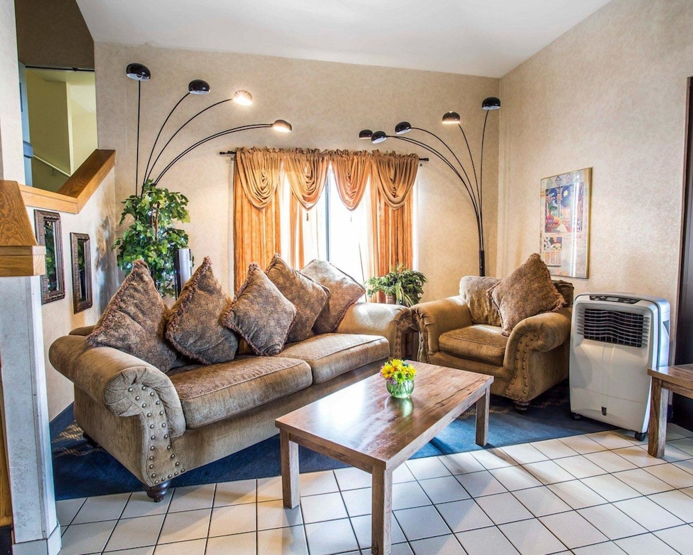 Econo Lodge Denver International Airport 25/37
