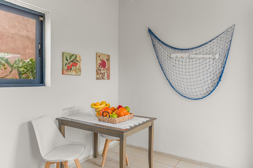 Golden Bay Apartments-Garden Haven 68/87