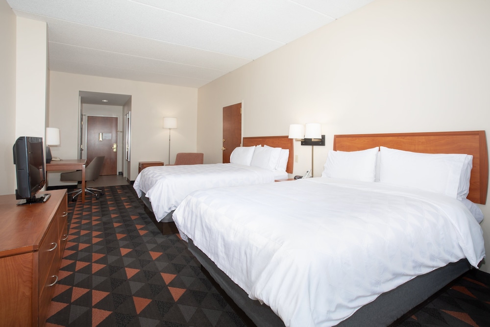 Holiday Inn and Suites Goodyear West Phoenix Area, an IHG Hotel 16/44