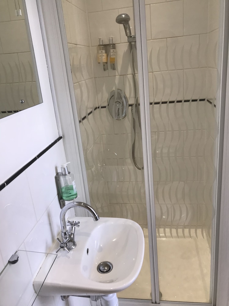 Kempfield House Hotel 42/50