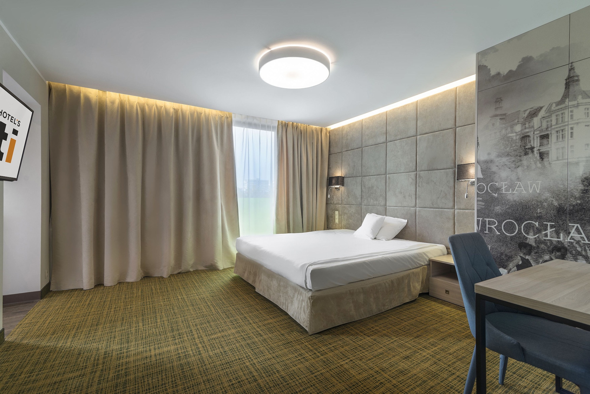 ROOM, DOUBLE BED