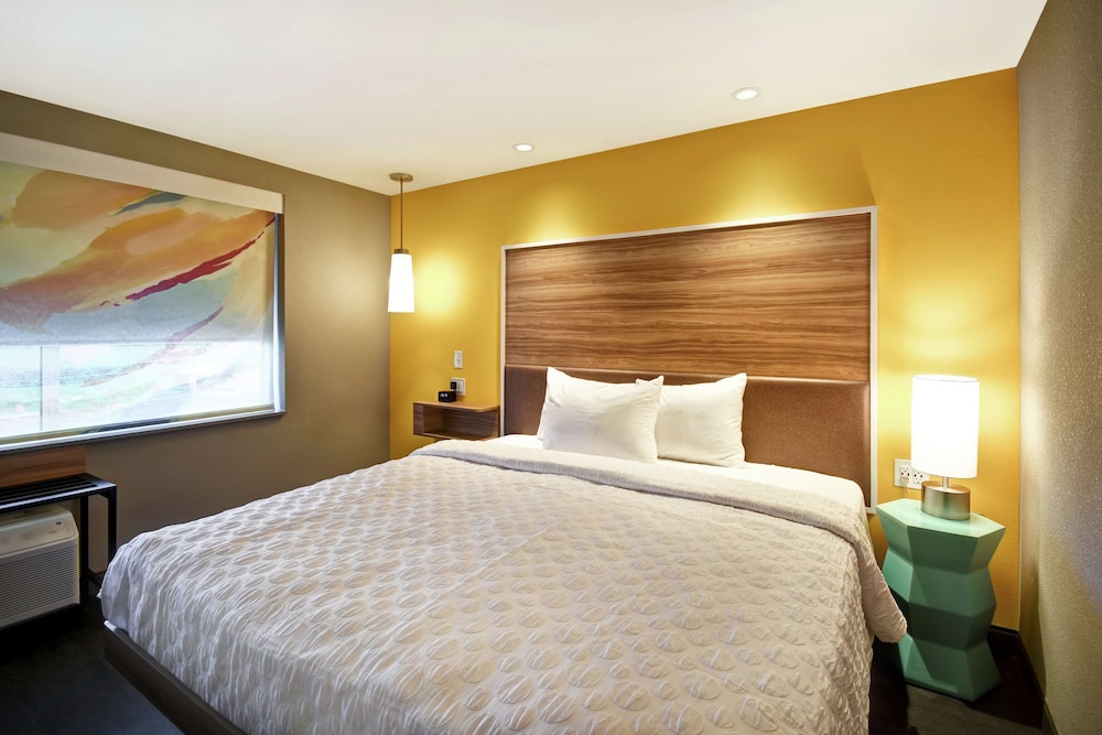 ROOM, KING BED