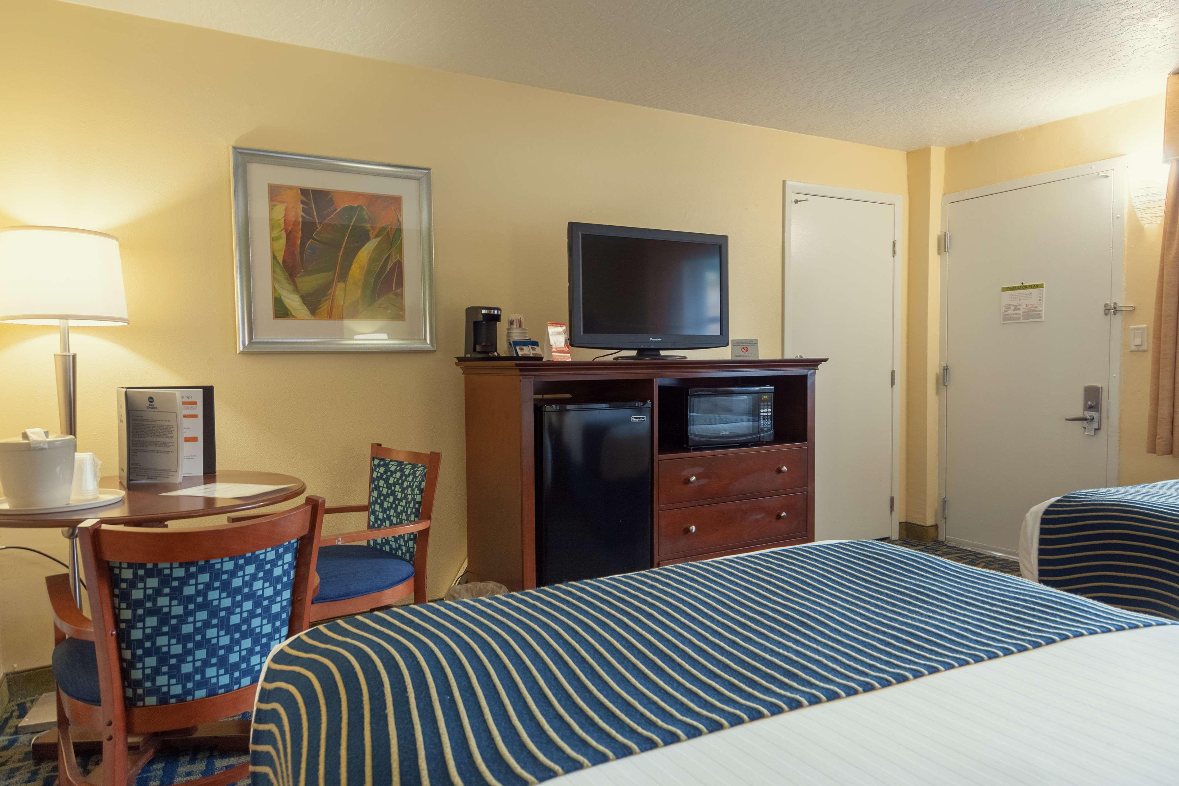 غرفة بسريرين كوين، Best Western Cocoa Beach Hotel and Suites 6/10