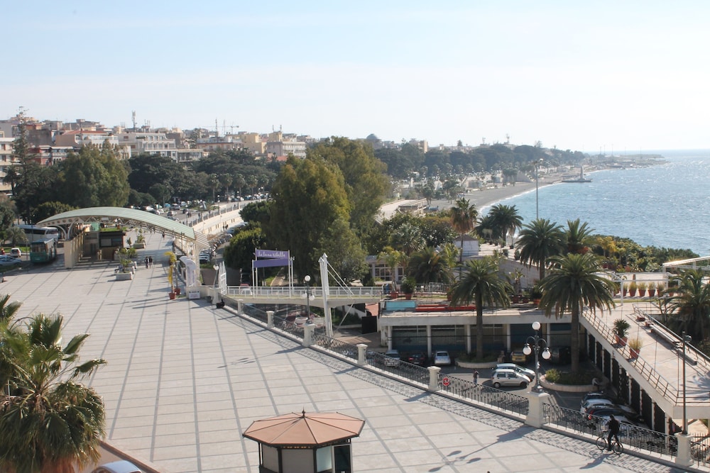 Lungomare Hotel 67/71