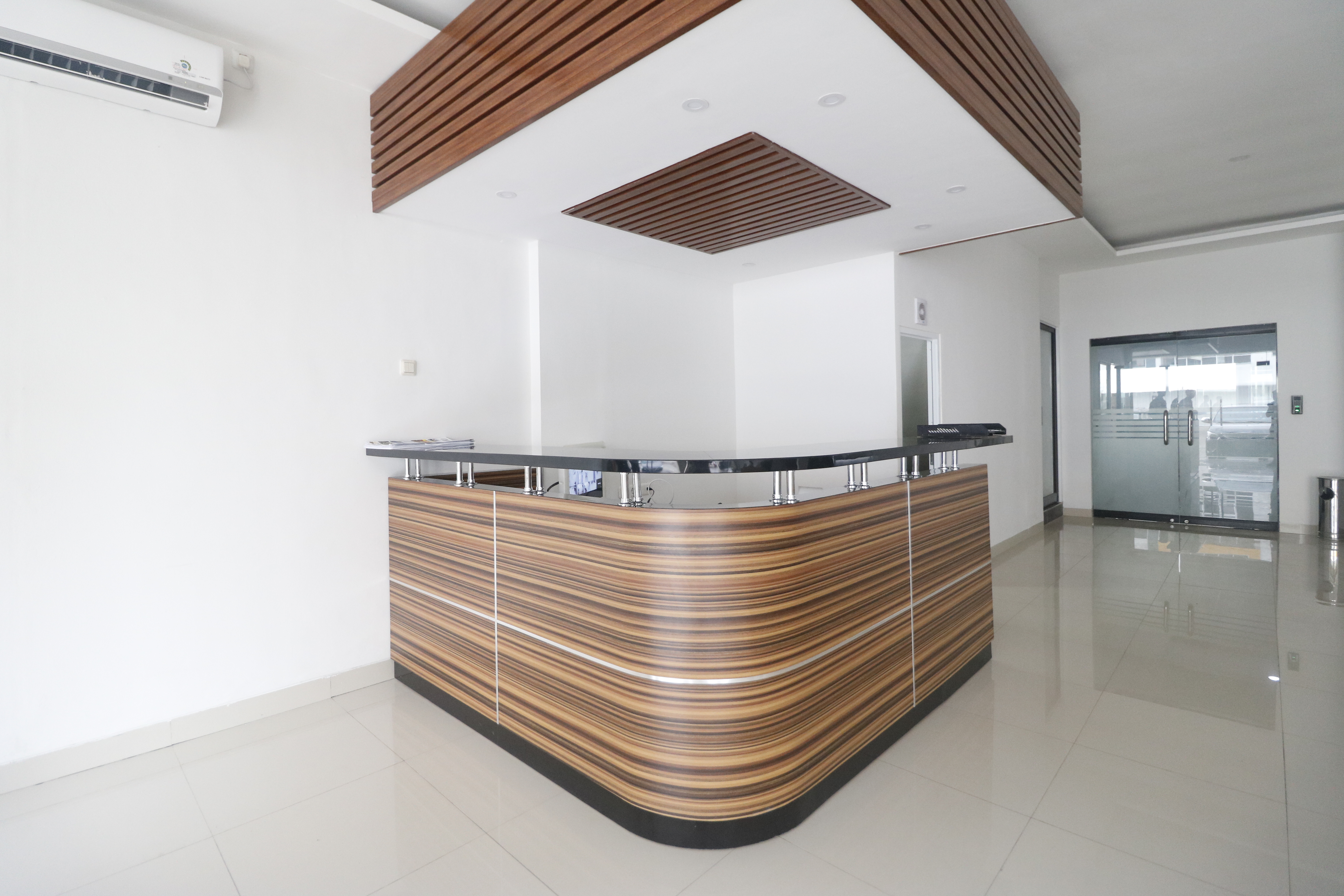 RedDoorz Plus near Living Plaza Jababeka 9/35
