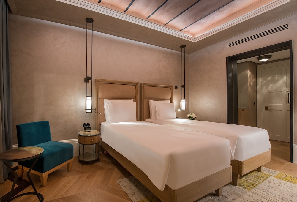 10 Karakoy 13/52