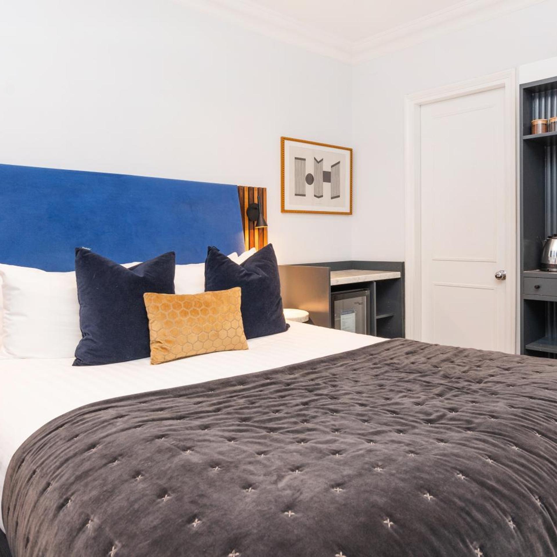 Superior, Basement, Double Bed، Berkeley Square Hotel 4/9