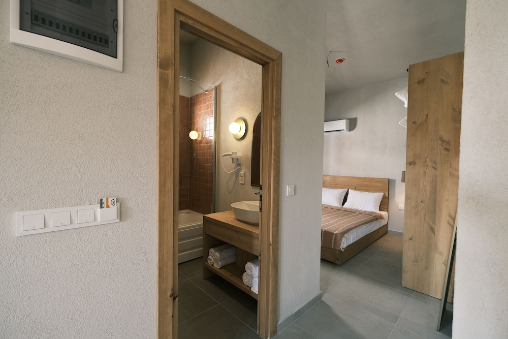 Nephos Hotel 48/50