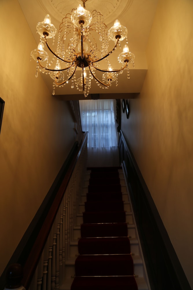 Number 8 The Townhouse 22/38