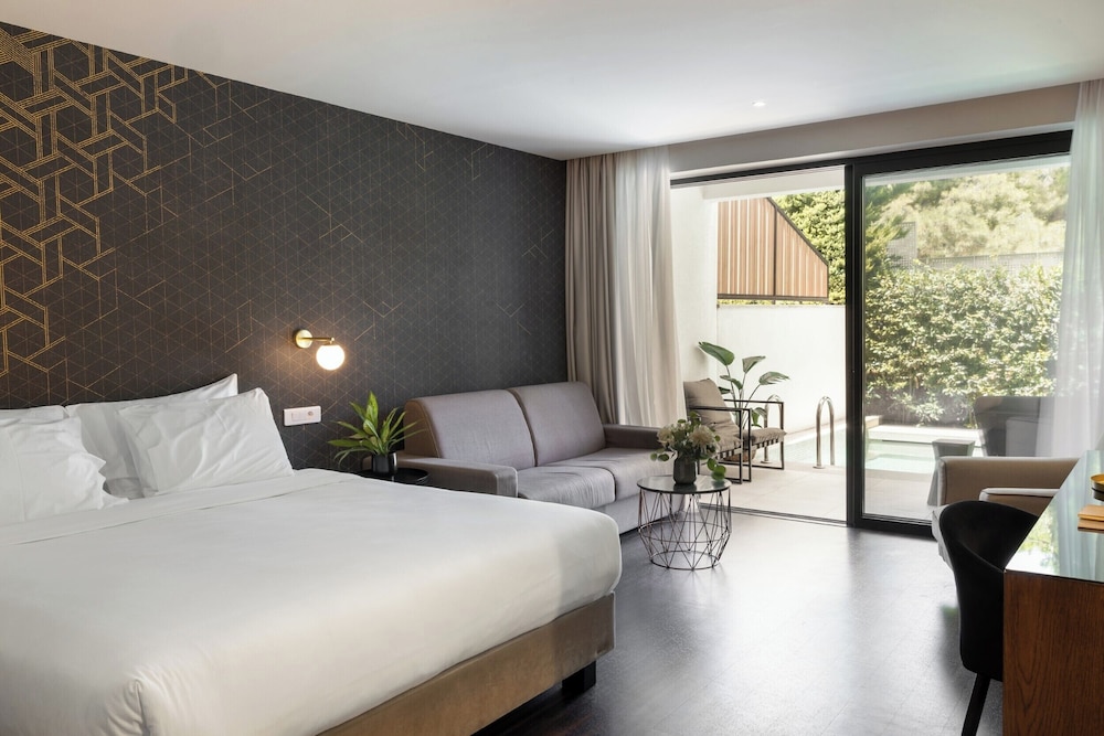 DELUXE, SUITE, PRIVATE POOL