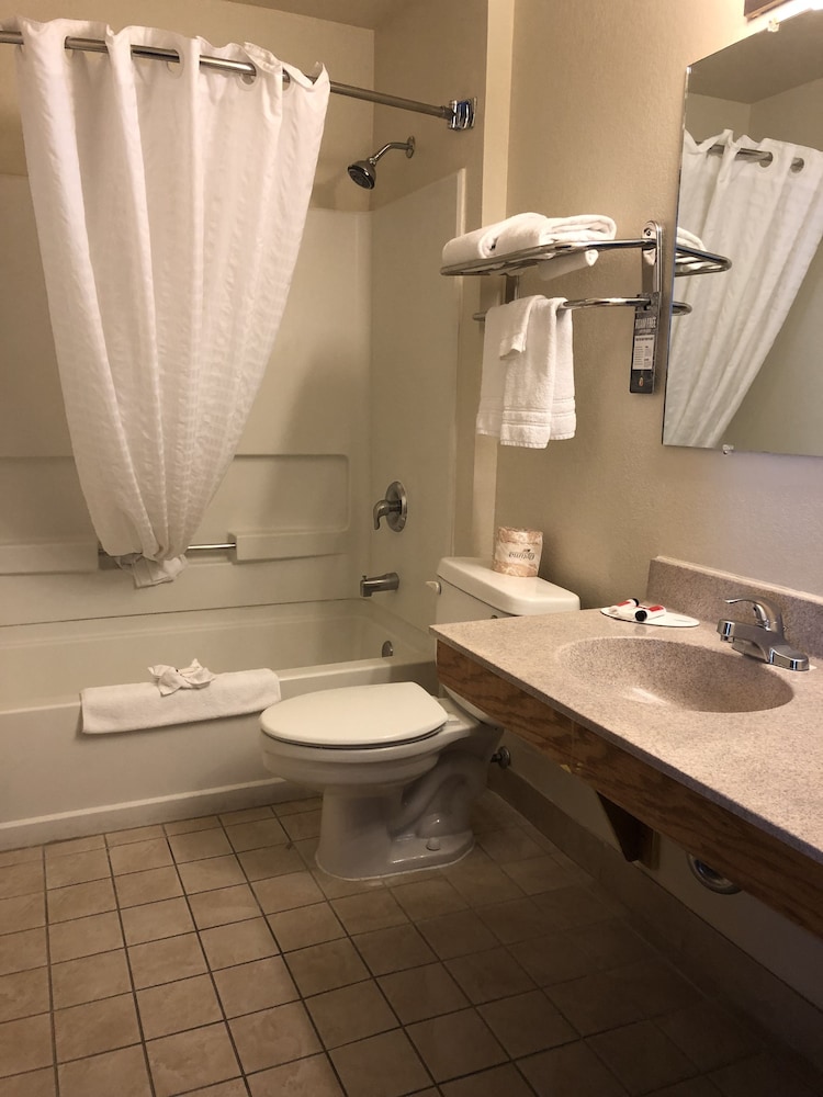 Super 8 by Wyndham Winnemucca NV 17/24