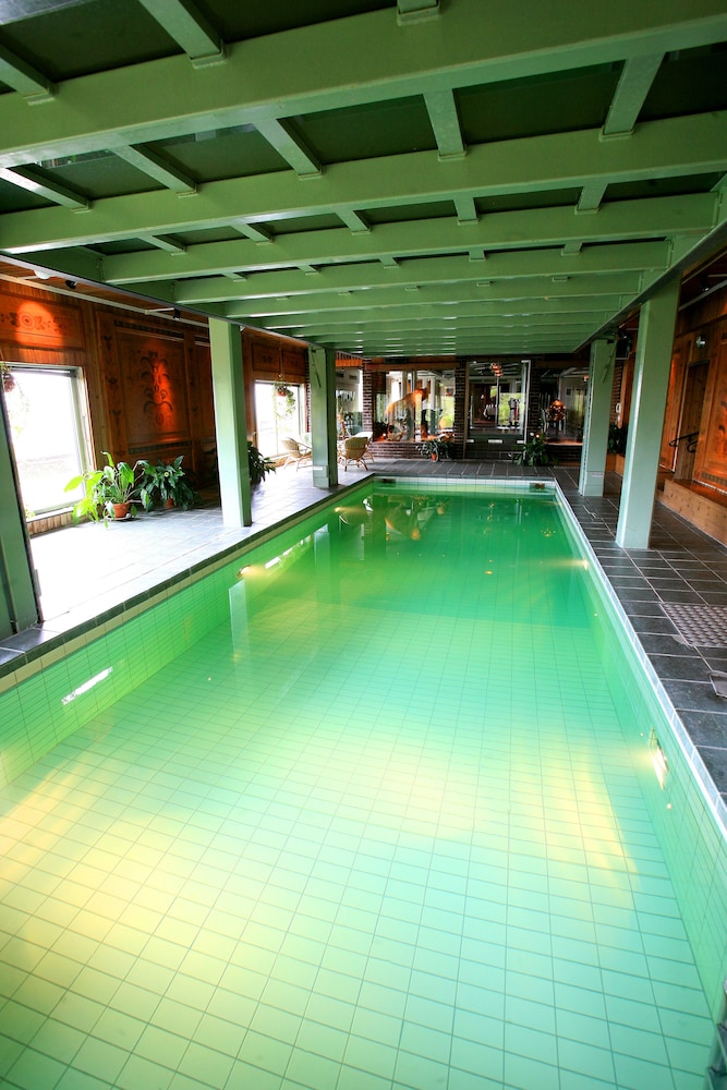 Green Hotel 1/68