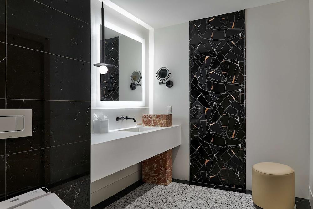 Hilton Toronto Airport Hotel & Suites 20/79