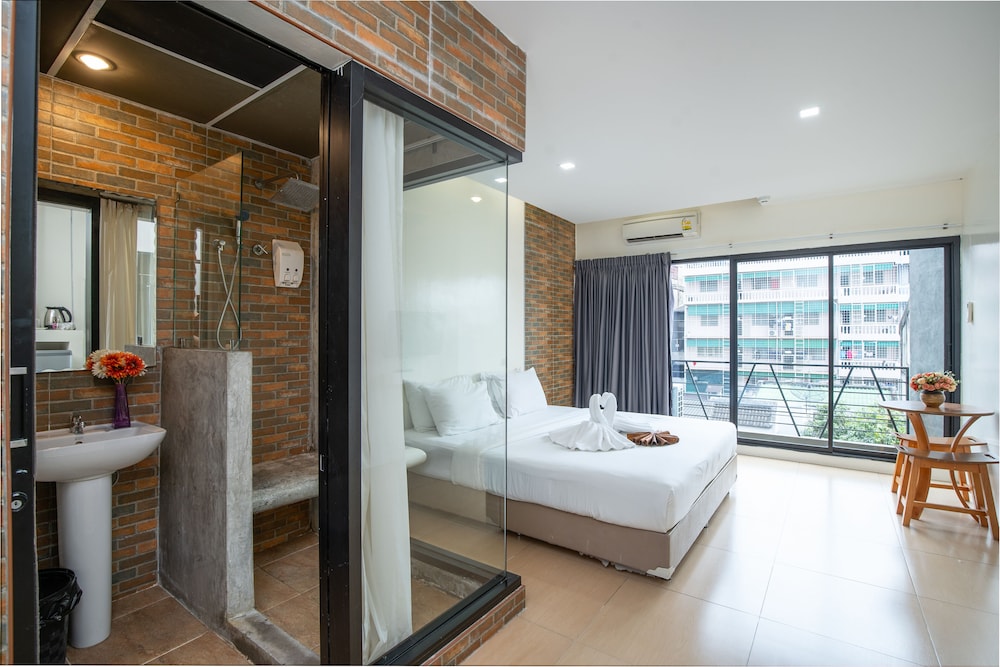 Baron Zotel Bangkok 24/54