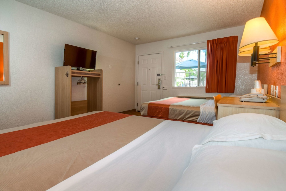 Motel6 Costa Mesa, CA 19/55