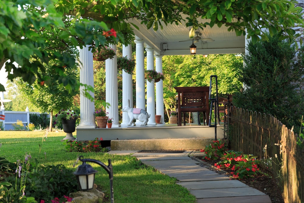L Auberge Provencale Bed and Breakfast 43/51