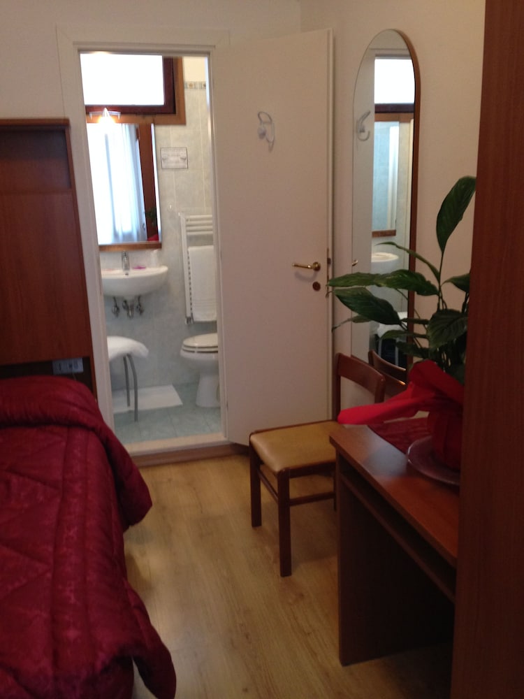 Hotel Caprera 23/23