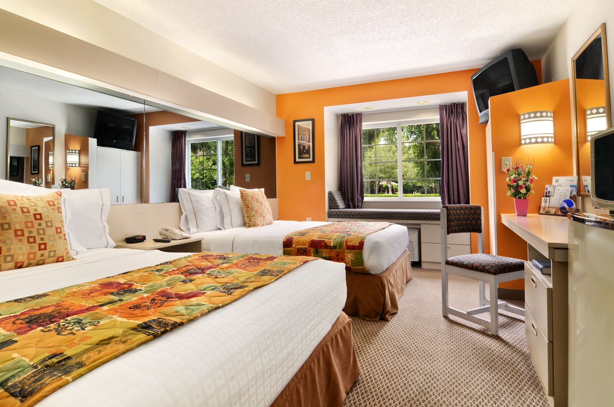 DELUXE, 2 QUEEN BEDS