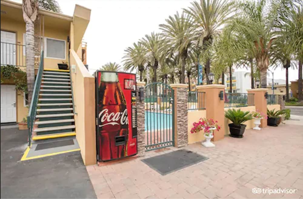 Anaheim Islander Inn And Suites 50/58