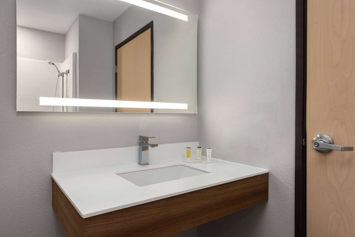 Microtel Inn & Suites by Wyndham Independence 26/29