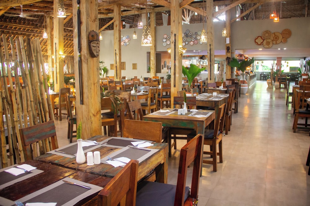 Reef & Beach Resort 35/50