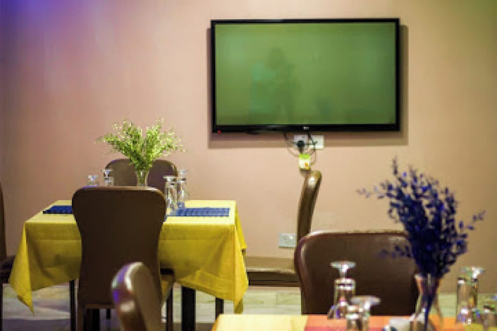 Oragon Hotel and Suites 37/46