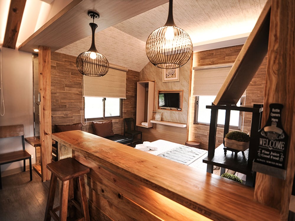 Pine Breeze Cottages 42/55