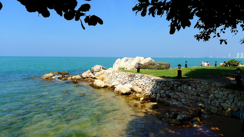 SUNSET VILLAGE BEACH RESORT 33/50