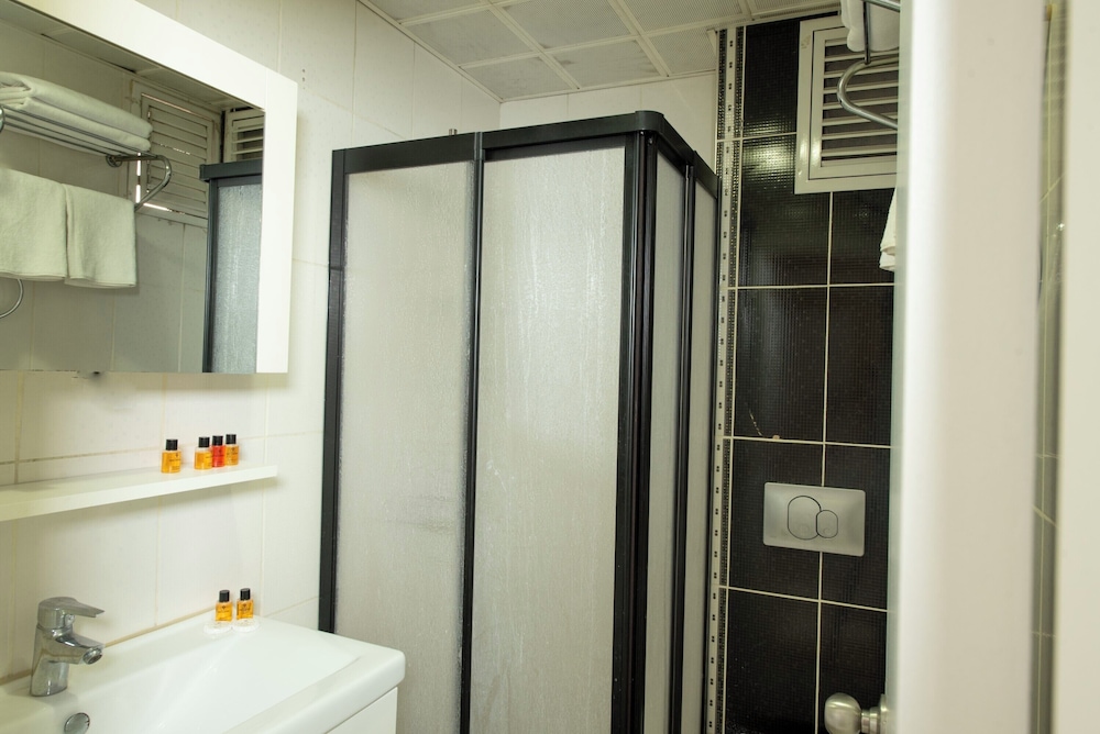 Grand Vatan Hotel 48/50