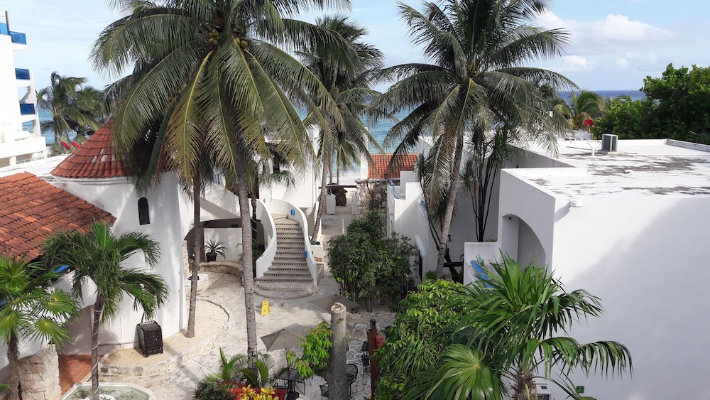 Pelicano Inn 57/67